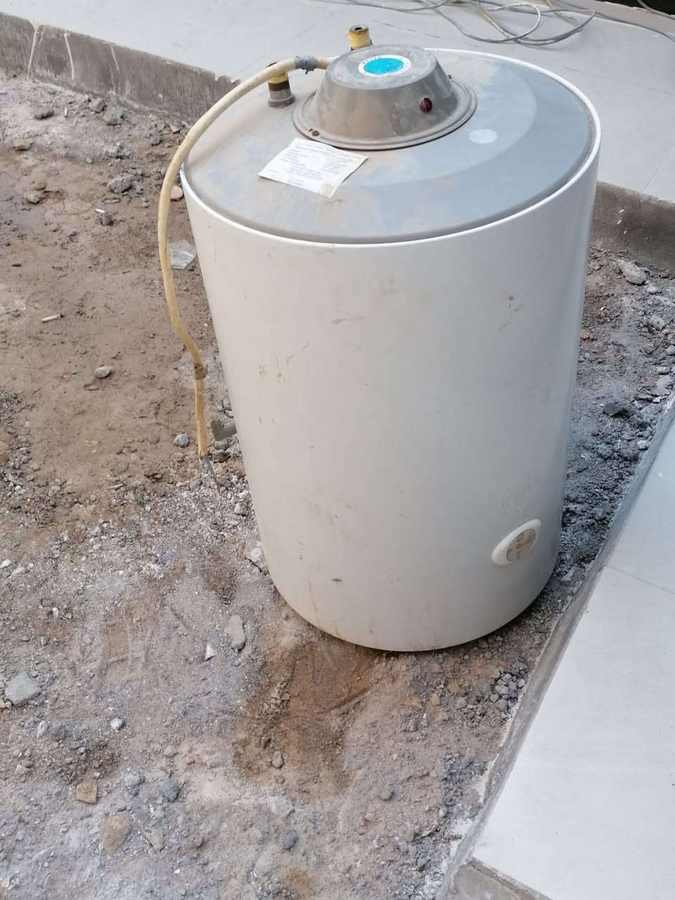 سلام عليكم تانكي عدد ٢ ابو الخمسميه ابو ١٠٠٠   وكيبل كهرباء ١٨.٥ وكيزر جديد استخدام فتره ونضيف سقيفه ٣*٣البيع *********** تواصل واتساب
