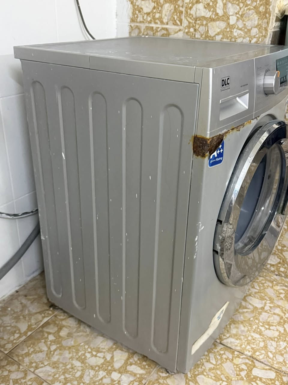 للبيع  كلهن شغالات  ***********
