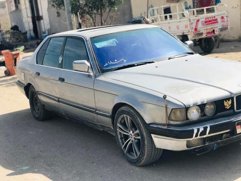 السلام عليكم ورحمة الله وبركاته BMW 736 للبيع او المراوس ببطه او مارك نفخ الون رصاصي فيلي صبغ بلادي محرك بلادي كير خير من الله سياره مال جناي كير اوتوماتيك حداديه جديده دواخل نظيفه الكشنات جلد 
السعر 39 وبيها مجال للشراي
المكان الديوانية قضاء البدير 
رقم الموبايل ***********
