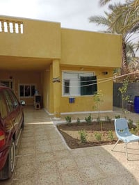 دار للبيع مساحه 400م غرفتين نوم واستقبال وحولي ومطبخ وخدمات صحيه مسلح ...