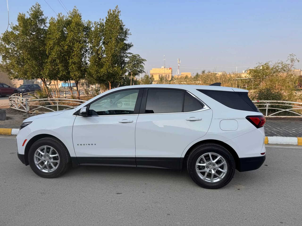 السلام عليكم
كوينكس 2024 
لون ابيض فول مواصفات، عده البنوراما
الحادث جانبي البجم كبس جاملغ والباب ومبدلات ثنينهن نفس لون تفصيخ بدون قطره صبغ بدون لغود بدون شواصي فقط الدوسه الجوه مال باب الصدر بيه قليل صبغ 
رقم بغداد الانكليزي الجديد باسمي ترقمت قبل اسبوع 
ماشيه 8 الاف ميل بعده زيرو 
المواصفات  
* محرك تيربو 1500
  فورويل 
* شاشة لمس كبيرة 
5 كامرات 360 درجه 
* تشغيل بصمة وتشغيل عن بعد
* حساسات أمامي وخلفي
* رادار امامي خلفي 
* إضاءة LED
* نقط عمياء
* مثبت سرعة
* تدفئ بالستيرن 
* مقاعد قماش شموا
* مقاعد كهرباء 
* مقاعد تدفئة 
* الجنطه كهرباء 
* داتا شو تحذيري
* قيادة ذاتية 
* مانع تصادم
وبعد هواي مواصفات بيها وصور حادثها مرفقه 
السعر ب 195 ورقه وبيه مجال 
العنوان : واسط الكوت
للتواصل *********** دهل اوران, واسط
