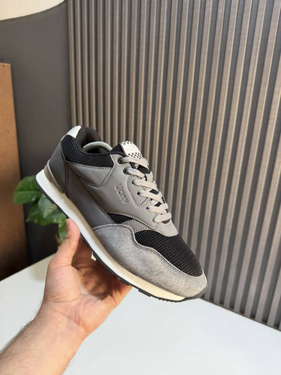 قياس 44
السعر 15 الف
توصيل موجود لجميع المحافضات 
واتساب ***********
