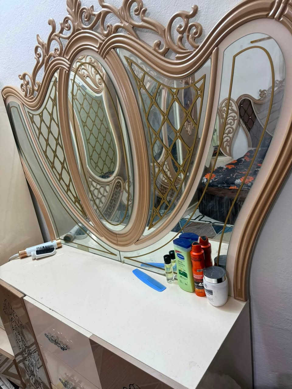 سلام عليكم غرفه تركيه ضخمه حيل بعدهي جديده للبيع كنتور سلايت ابوابه سعره ١٧٥٠ وبيه مجال ويه الدوشك ولنزله بس الدوشك ب ٢٠٠ الف 
عنواني ناصريه مركز 
***********
