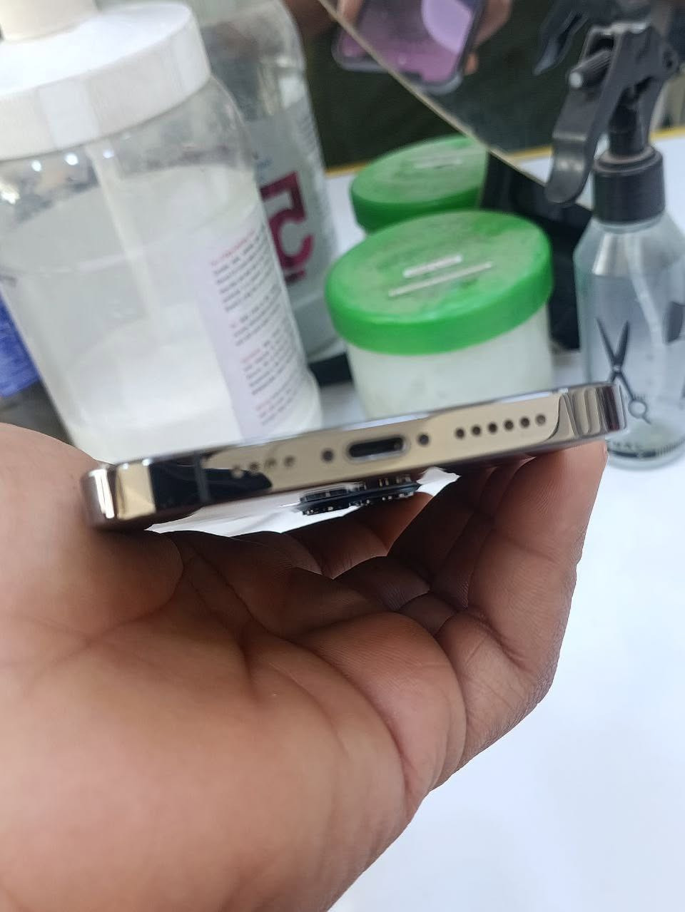 ‏iPhone 12 Pro Max
السلام عليكم للبيع آيفون 12 برو ماكس  
بطاريه 72 
مبدل شاشه 
وبي مشكله الخدمه واكفه مال شريحه ملاحضه
(مو تخطي الخدمه واكفه) تصليحه بباب الشرجي يكلف من 30-50 
السعر 275 
مكاني بغداد الحسينية 
للتواصل خاص اوً واتساب ***********
