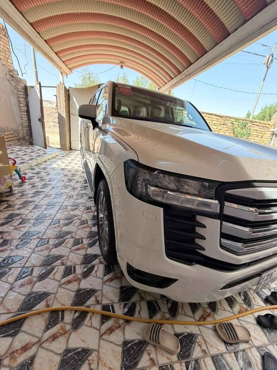 للبيع فقط 
لاندكروز GXR
موديل.  2025
ماشيه. 18000 قابل للزياده
3 شاشه 
2كشن كهربائي
2كشن تبريد
باقي المواصفات المعروفه 
السعر 730
مكان السياره الديوانيه 
***********
