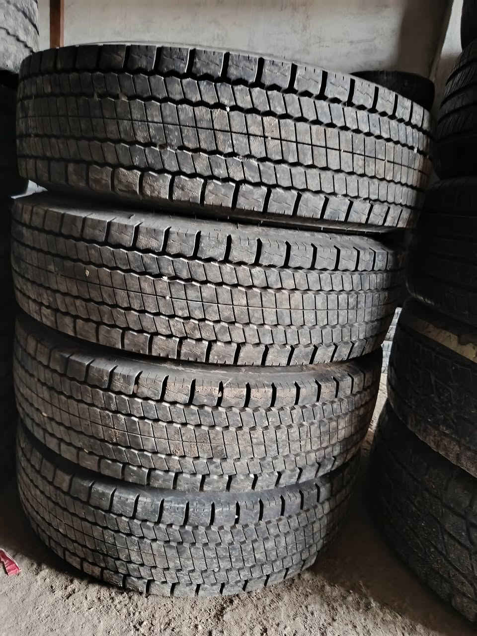 السلام عليكم ورحمه الله وبركاته تخم تاير ١٩.٥  مال حاويه ياباني سعر ٢٥٠ مكاني ديوانية مجمع سيد يقين
