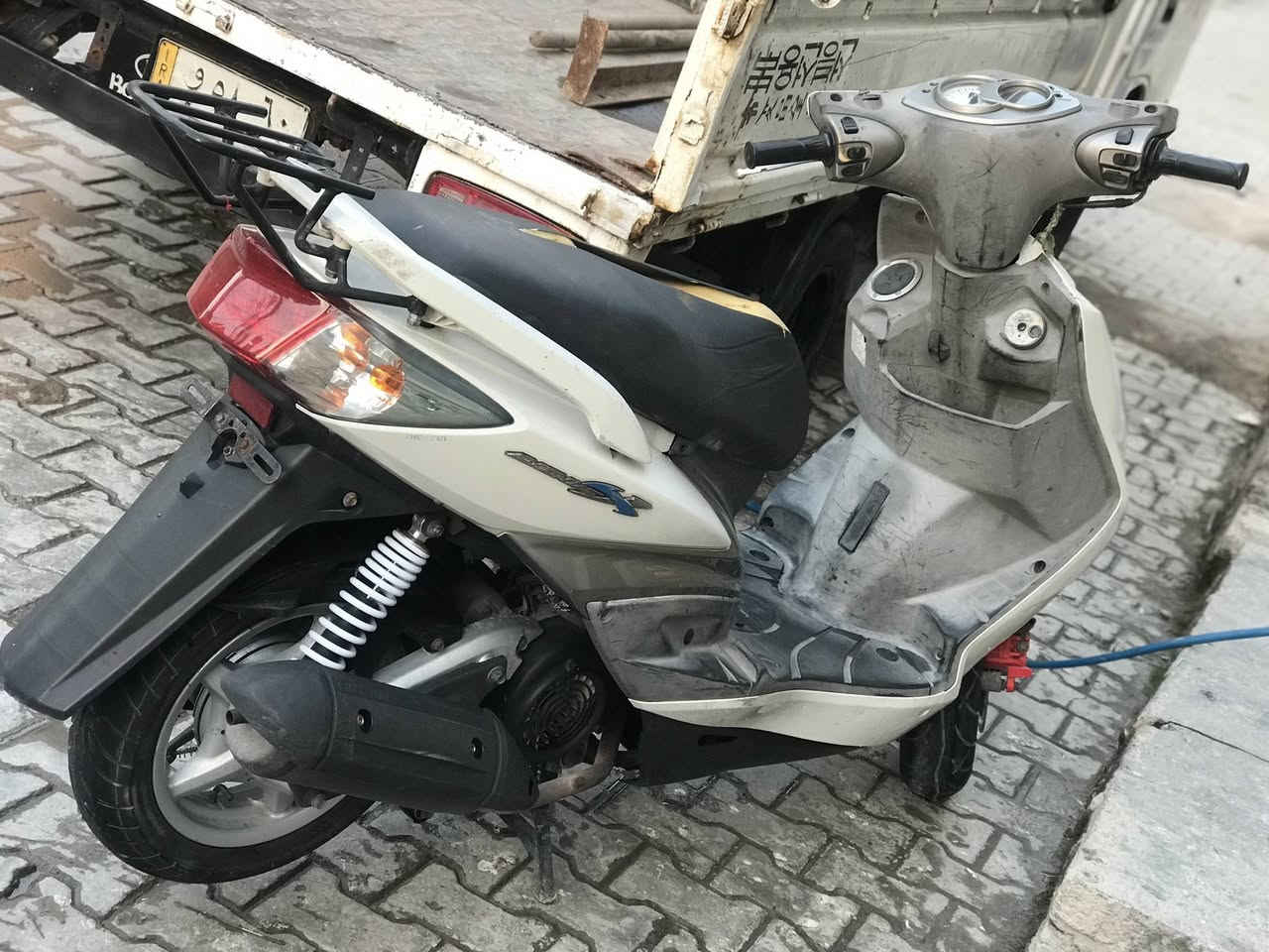 سلام عليكم دراجه سكنس فحل دراجه الله شاهد جديدة معنةالكلمه ماناقصه اي شي دراجه بشهر 10نزلتة على ايدي مكينه وكهربائيات مكفولات دراجه ختم واحد السعر مليون 50مكان ساحه عدن الاتصال ***********
