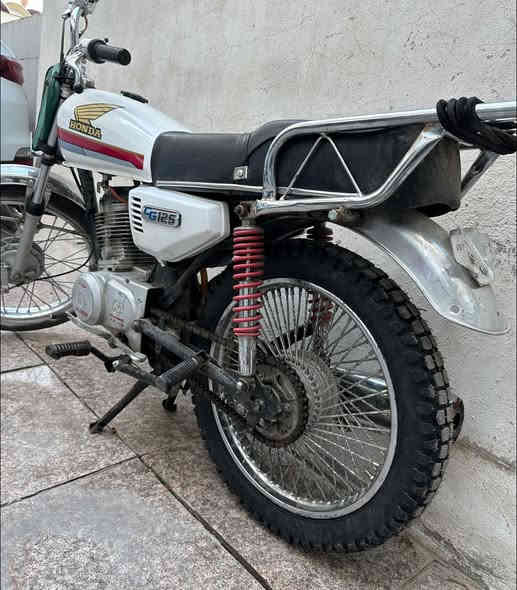 دراجه ايراني تايكر ٤ كير ١٢٥c الدراجه خير من الله جددتها على ايدي كلها جديد ( تانكي+ كشن +سيبايه + زوج يدات بريك وكلج جدد+ وايراتها + يدت سكليتر والواير ومالتها + مجمع بريك امامي جديد والواير مالته واذكر اليده + زوج تايرت جديد امام + خلفي + الستناد الصفح جديد + كابرتير جديد ) الدراجه محركه وكلجاتها كلش نضيفات وشلعه ومعدل فوول متصرف عليها ربع حتى دهن وبلك مبدل نص هندر تشغلها وتطلع بيها ( السعر ٣٠٠ الف ) المكان المنصور ***********
