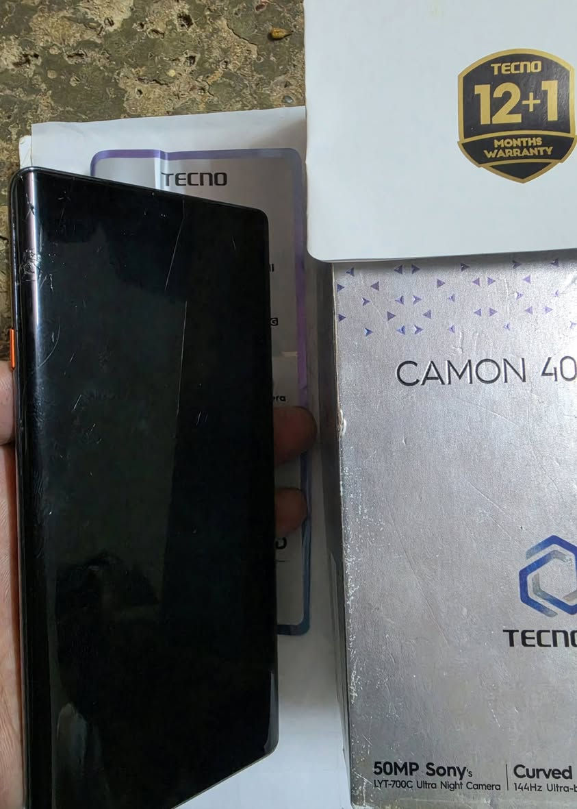 السلام عليكم 
متوفر تيكنو كامون 40 برو 5G
ذاكره 256 
رام 12+12 
انتبه 12+12 يعني 24 
جهاز مال بيت فقط بي فطر بل كلاس وما ماثر كلشي على الجهاز 
نضيف مال بيت اسعمال قليل وكامل الملحقات 
السعر 280 وبي مجال للطيبين 
التواصل خاص او الاتصال على الرقم ‎***********

