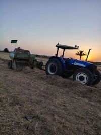 مكينه نيوهولند للبيع وكابسه قرش موديل ٢٠١٨ جاهزه للعمل مديومه على اخر ...