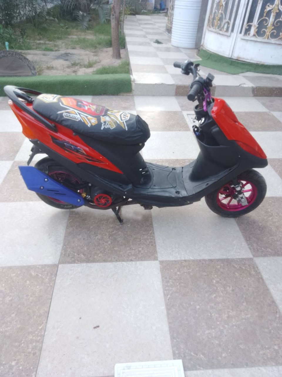 ماكس عدله للبيع مزوده تزويد خارجي و داخلي مكينه 55 سلف هندر اشاير شغالات كزوز fm حديث تايرات ويل كاب احمر قبق بكه احمر بركات شغالات الوره ولكدام سبايدر كربون فايبر دراجه ما بيها اي نقص سعر دراجه 600 و بيها مجال دراجه شغل و طلع رقم ***********
