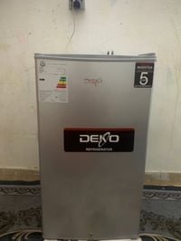 ثلاجه مثل ماموضح بالصوره ونضيفه استخدامها أقل من 3 اشهر وسعرها 150 الف...