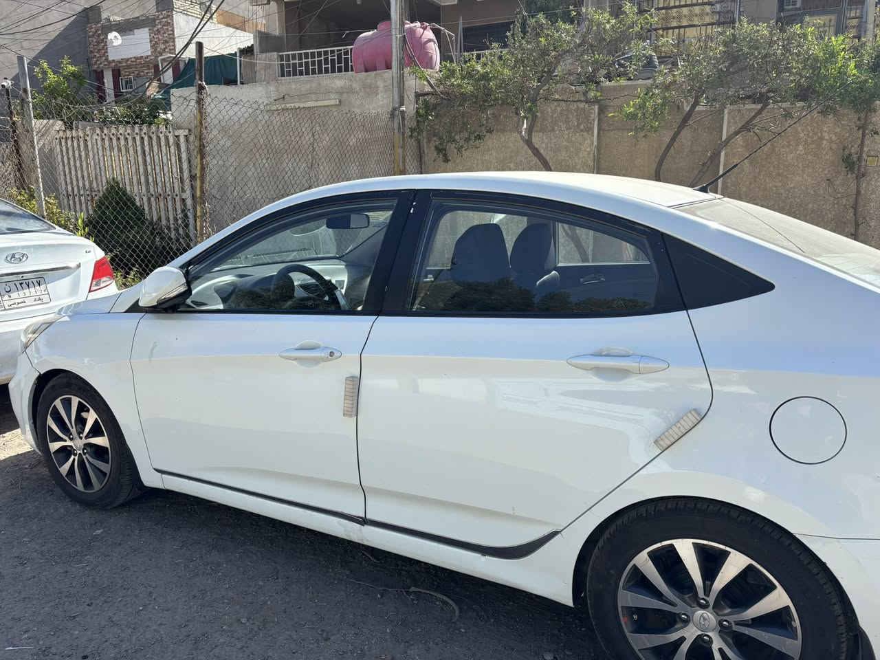 السلام عليكم
اكسنت 2015 خليجي نضيفه بدون حادث مكفوله عام ماشيه 82الف بس السياره بيها ملاحظات بسيطه سونر موجود ايضاً 
السعر 120$ وبيها مجال بسيط الرقم :***********

المكان بغداد حي اور
