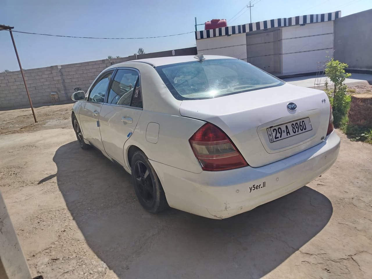 السلام عليكم للبيع بي واي دي F6 رقم واسط دولي سنويه مججدده لل ٣٠ مؤديل ٢٠١٢ كير عادي سياره خير من الله جاهزه بلاديه بدون حادث كهربائيات كلها شغاله شاشه كامرا فتحه تحكم فول مواصفات سياره مال جناي السعر ٣٢ وبيهه مجال العنوان واسط الزبيديه ***********، ***********
