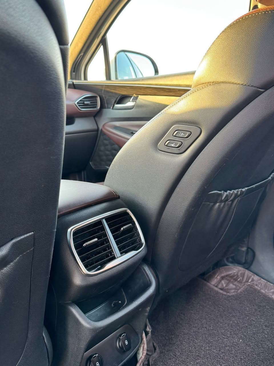 للبيع 
سنتافيا ٢٠١٩
 وارد خليجي 
فول مواصفات واحد على واحد 
٦سلندر 3500 
٧راكب 
بصمة 
بانوراما 
فور ويل
ماشيه 119
كشنات جلد وكهرباء 
سايد بريك كهرباء 
٤ انظمة قيادة 
دفلوك مرتفعات 
زنون بلادي 
جنطه كهربائية 
طخم تاير جديد
سيارة كفالة عامه
رقم بغداد دولي
عدة وغراض بصمات ٢ موجودات 
سعرها250وبيها مجال  بسيط للشراي
العنوان / صلاح الدين/ بلد
الاستفسار رقم التلفون
‏***********
***********
