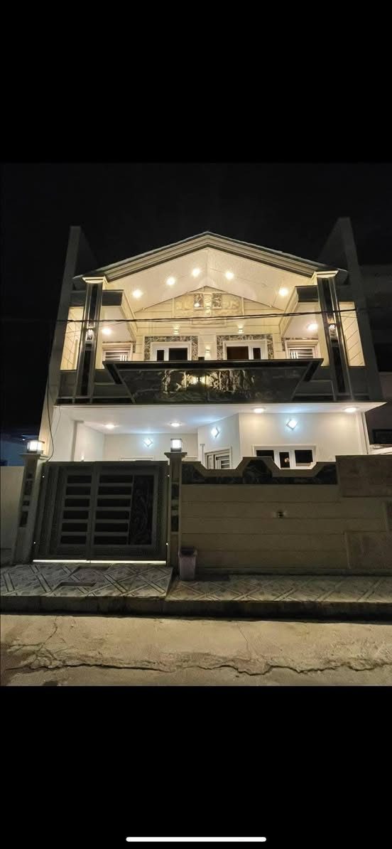 دار للبيع في حي الملايين الأولى قرب معمل الاخشاب مساحه الدار 160 متر واجه8ونص بناءحديث يحتوي البيت خمس غرف نوم مطبخ استقبال مشتملات للطابقين مستلم بيه كارت بلديه
للاستفسار الاتصال على الرقام التأليه-
  ليث الجواري(***********))
واتساب(***********)
