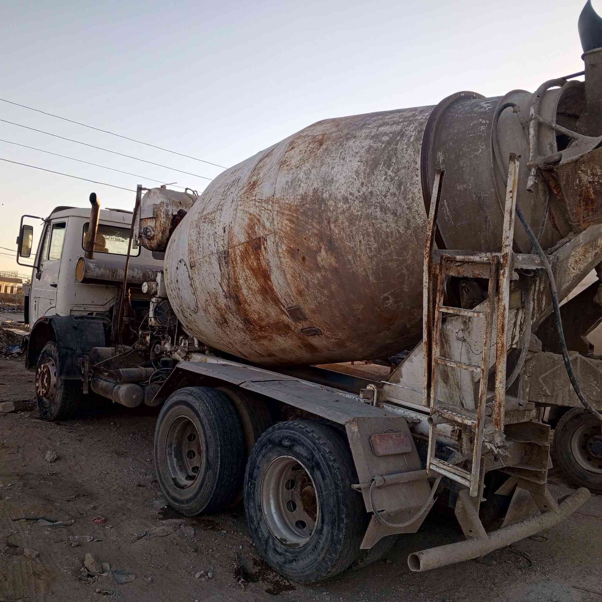 البي خباطه 8متر جاهزه للشغل شاصي فرنسي بدون تحويل وكاله من وكيل  السعر 130 بغداد ***********
