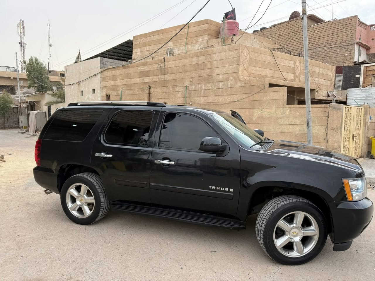 السلام عليكم 
تاهو ادوات ادوات لون اسود بترة 
موديل 2008 مواصفات LTZ 
السيارة فول مواصفات وطبلة مو فور ويل 
كفالة گص وفتح وسرقة وعشائر 
السيارة ابيع الموجود شوف العين تگلب وتاخذ 
السيارة جديدة ودخول جديد كلشي ما ناقصها 
من تخم تاير تبريد حدادية كير مكينة كلشي بيها جديد من اكلك برغي ما بيها نقص صدك ما بيها نقص وتجي وتشوف السيارة خليجية مو وارد امريكي
مكانها بصرة 
السعر 110 وبيها مجال بسيط للشراي 
***********
