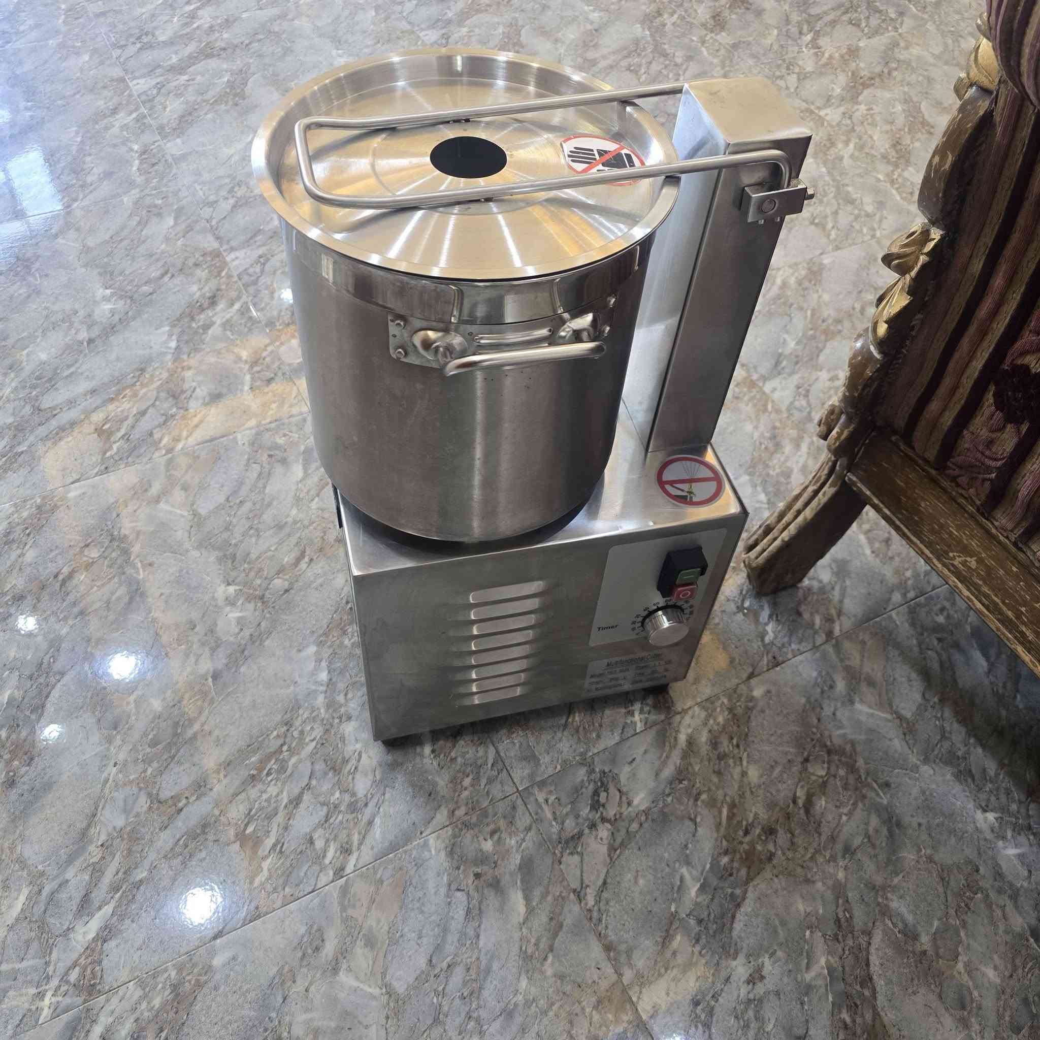للبيع
كابسه جديده غير مستخدمه سعره ٢٠٠ قفل 
حمايه مستخدمه شي قليل سل ستيل ٢٠٠
خلاط مستخدم مره واحده فقط سعره ٣٠٠
شياش كباب سل استيل الماني غير مستخدم سعر الواحد ١٠٠٠
بلانكات غير مستخدمه 
***********
