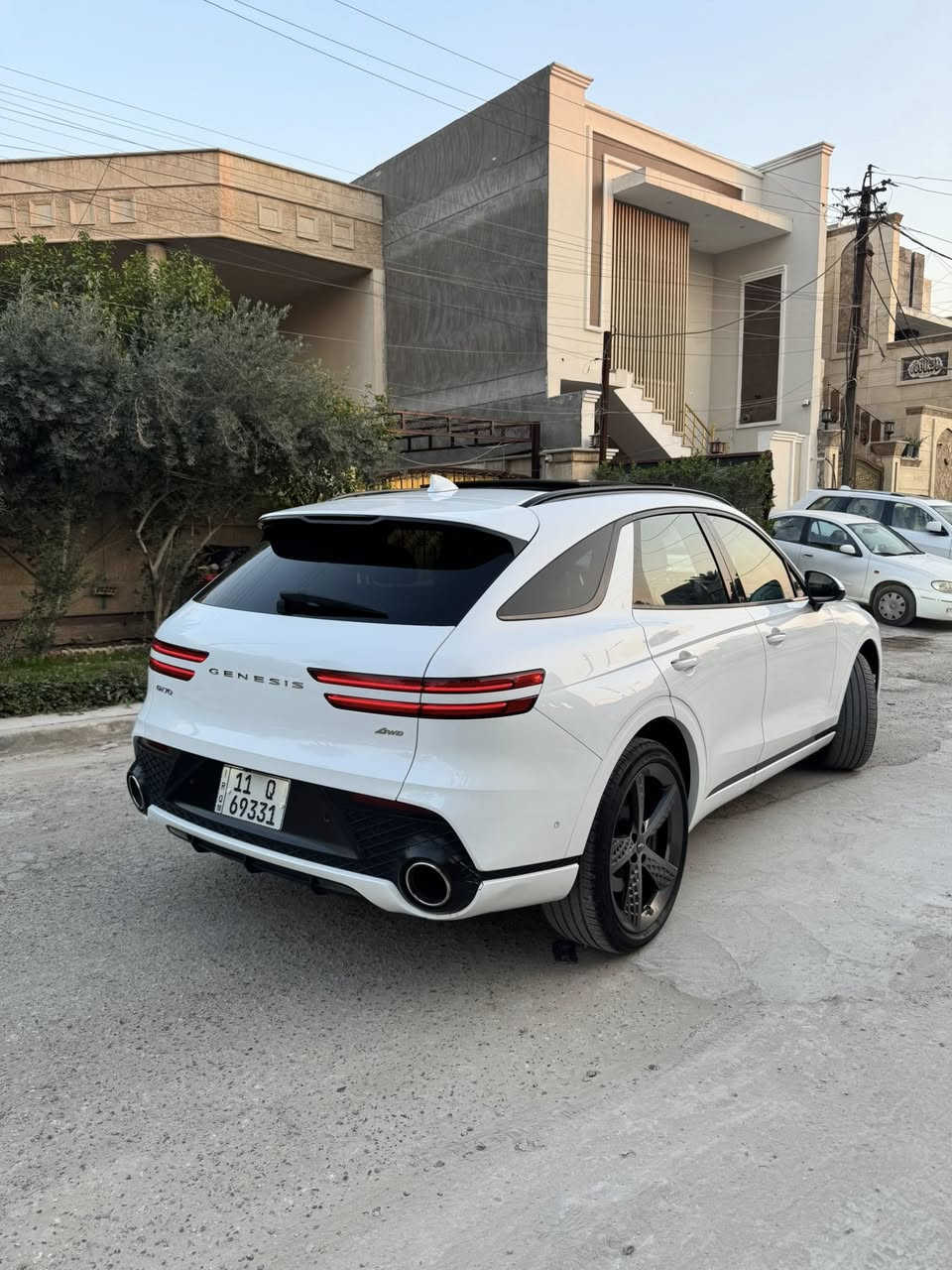 السلام عليكم

تم تنزيل السعر للبيع السياره تسوه اكثر بس السوك تعبان 
32،500$قفل  

GV70 2023 sport 2.5T
السياره محدثه اخر اصدار كار بلي لاسلكي
معروفه مواصفاتها 
بيها بصمتين وكارت ومفتاح اضافي

شاشه دجتل كامله 
فجوج برمبو 
تدفئه تبريد كشنات ،تدليك خزن
قطعتين تبريد تحكم منفصل 
اصطفاف تلقائي تقديم وترجيع بل بصمه 
وبقيه المواصفات معروفه للفول 

حادث السياره شويه من البنيد مصبوغ والجاملغ شويه بارد بدون دواخل 
ماشيه 24الف ميل  
مكان السياره بغداد 

***********

