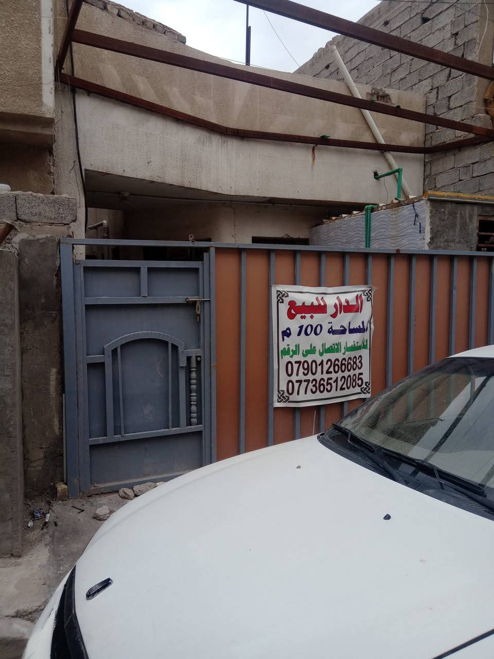 بسم الله الرحمن الرحيم .دار مساحته ١٠٠م للبيع في الملحانية اراضي عبد الواحد الملحاني بناء مسلح يحتوي على غرفة نوم +مطبخ +منور بجانب المطبخ +هول +استقبال +بيتونة+مدخلين من المطبخ والاستقبال ..تسليك كهرباء وماء جديد ..المنطقة خدماتها جديدة من تبليط وماء ومجاري وكهرباء ..وبسعر مناسب ..للإستفسار الاتصال عل ***********
