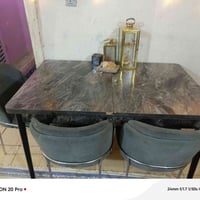 ميز طعام • ٤ كراسي • قابلة للتمدد