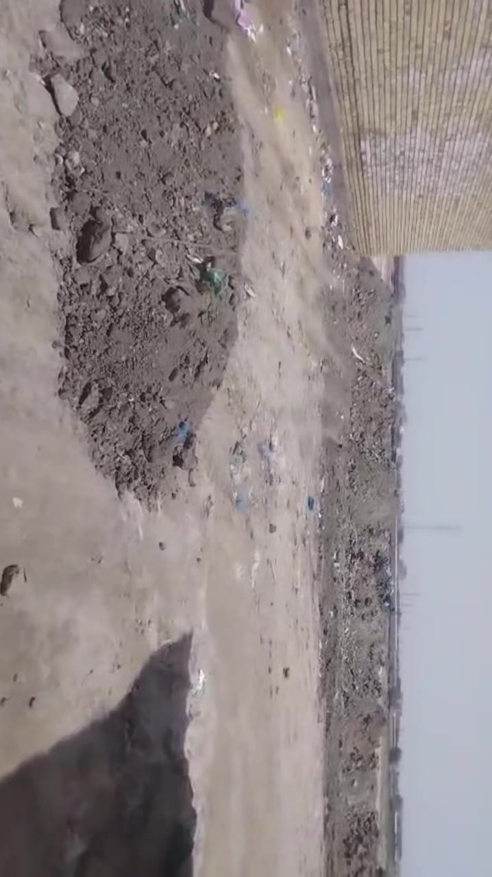 ***********
قطعه زراعي با العكر الشرقي خلف محطة مال القطار المصب الشرقي مساحه 300 السعر 25 وبيه مجال بصيط كل الخدمات متوفره
