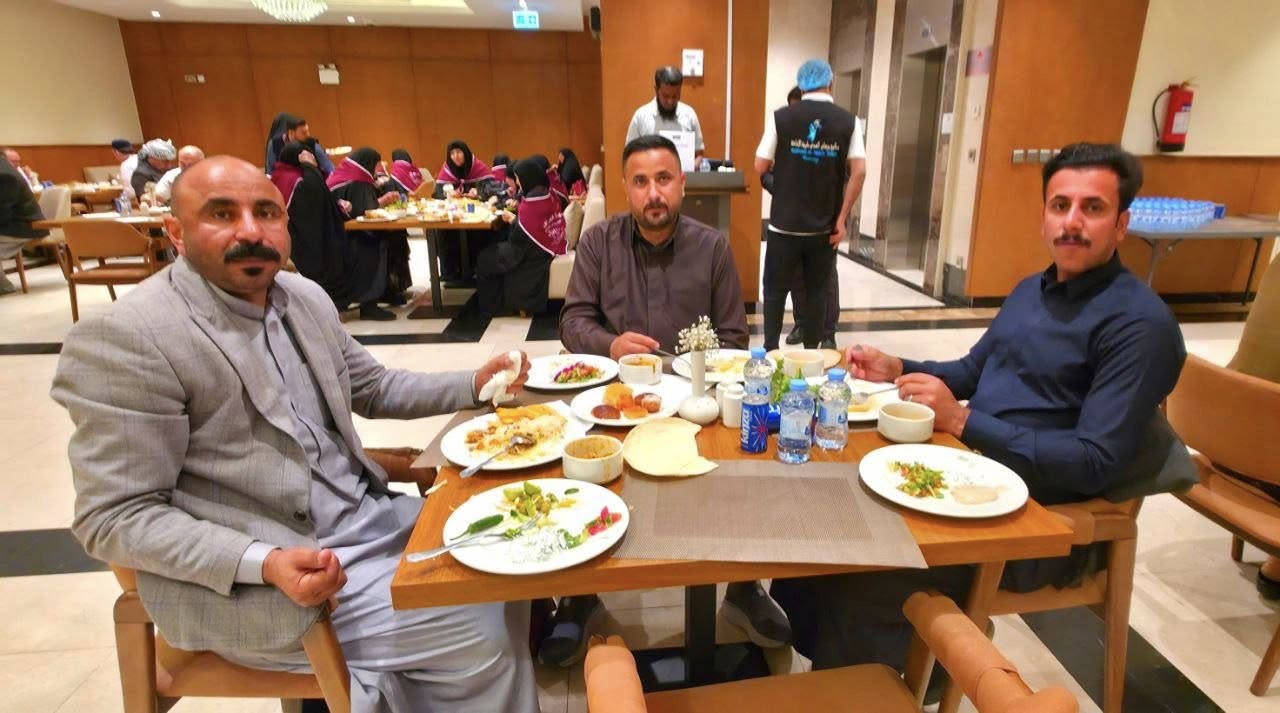 #التغطية_الصورية 

من فنادقنا المتميزة في المدينة المنورة 
 تقديم وجبة الغداء لمعتمرينا الاعزاء  

الرحلة القادمة 🔻🔻🔻🔻
                 تاريخ الانطلاق 
              2-2-2025

يرافق الرحلة 
المتعهد #الحاج حيدر جلال الكناني 

ويرافق الحملة ارشاد ديني مميز 

_ المرشد الديني السيد حميد الشرع 
_ المرشد الديني السيد كاظم الحسيني 
_المرشد الديني السيد رشيد الزاملي 
_المرشد الديني الشيخ احمد الساعدي 

للحجز على الرحلات القادمة 
الاتصال على الارقام التالية 

***********
*********** 
*********** 
*********** 
***********
