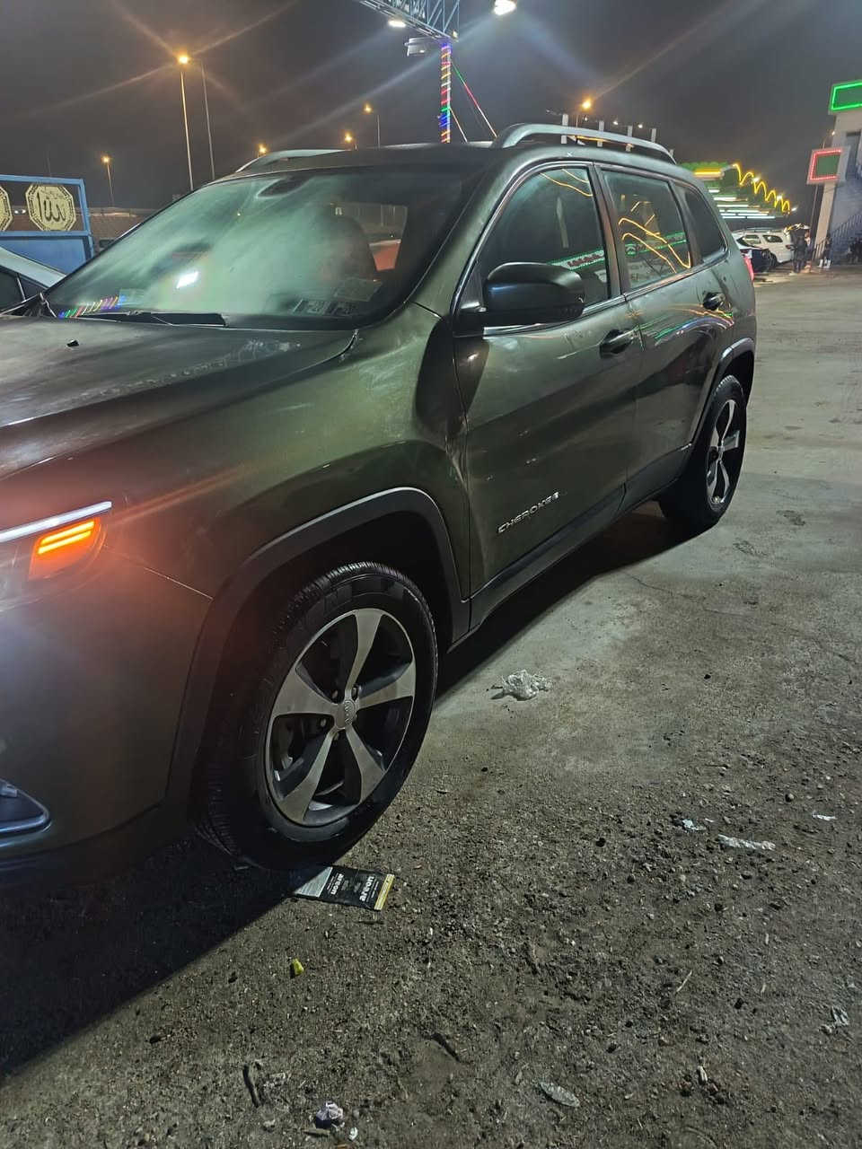 جيب شيروكي بزون ٦ سلندر فور ويل
لمتد فول مواصفات
موديل ٢٠١٩
رقم بصره
ماشيه ٩٠ الف كيلو
حادث بنيد بدون دواخل 
السعر 169$
للاستفسار الاتصال ***********
***********
