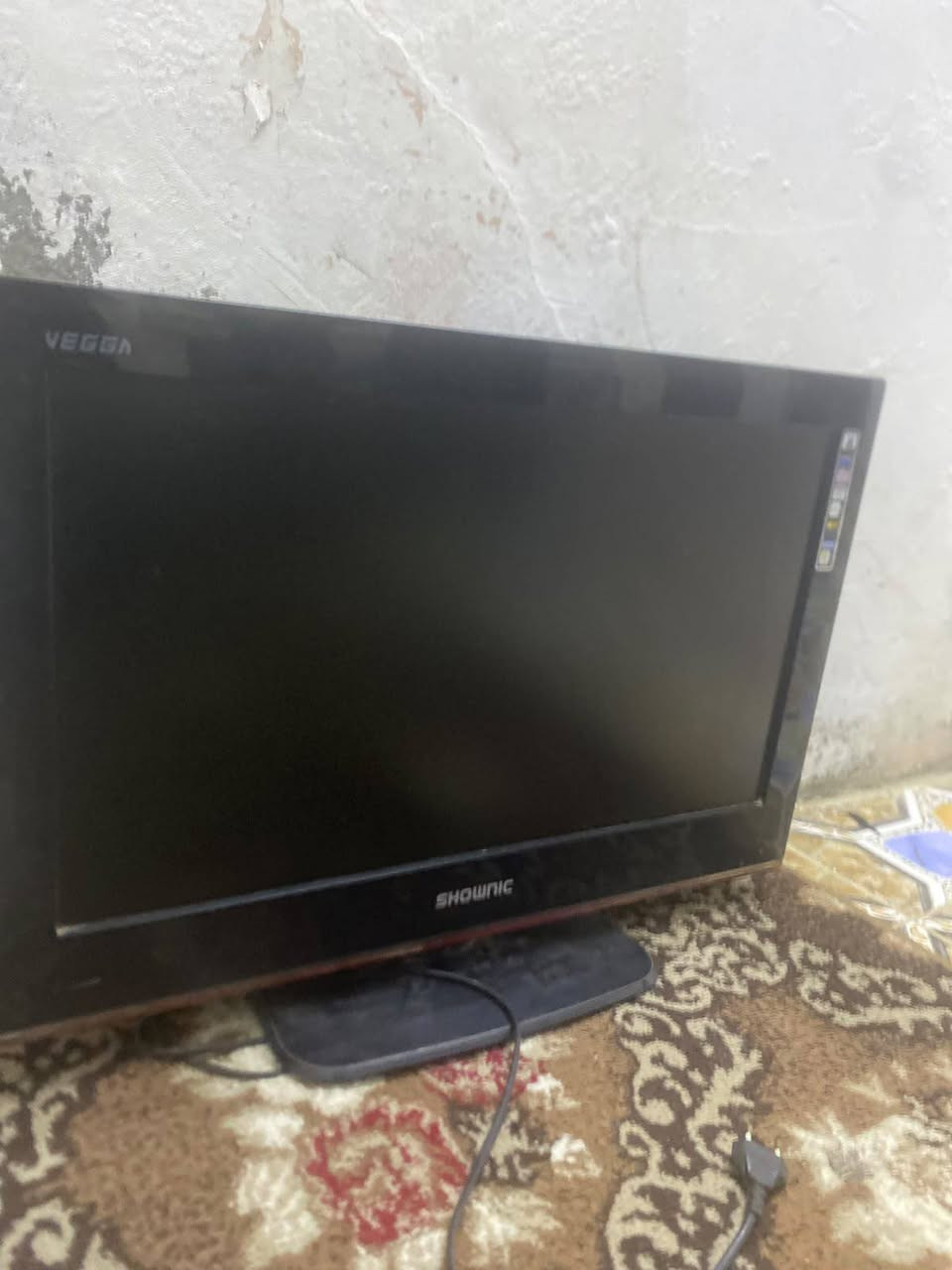 بلازمه 32 السعر 70 وبيها مجال بدون نت  ***********
