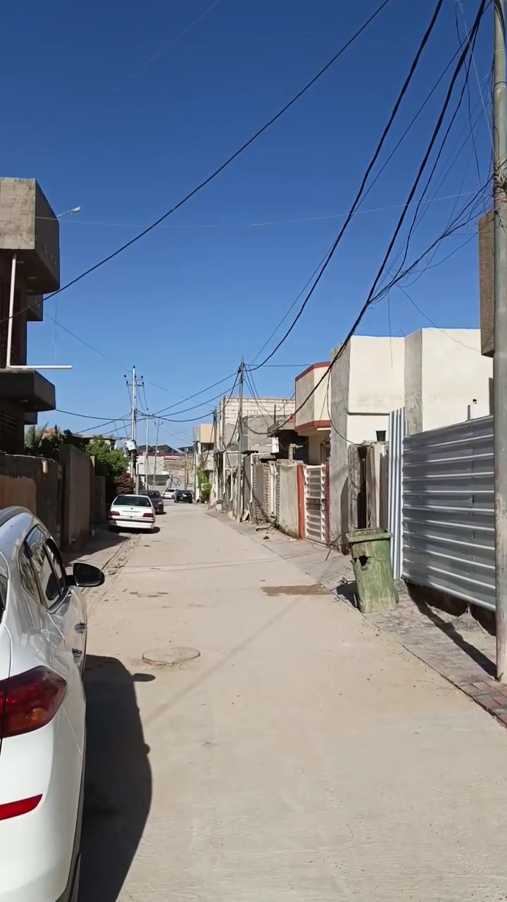 بيت طابو زراعي سند ٢٥ المساحة ١١٠ متر يتكون من غرفة وصاله واستقبال ومطبخ طويريج حي الجمعيه شارع مدرسة نبع المعرفه الاهليه كافة الخدمات تبليط مجاري ومقرنص 
أبو إيه ***********
إبو حسين ***********
