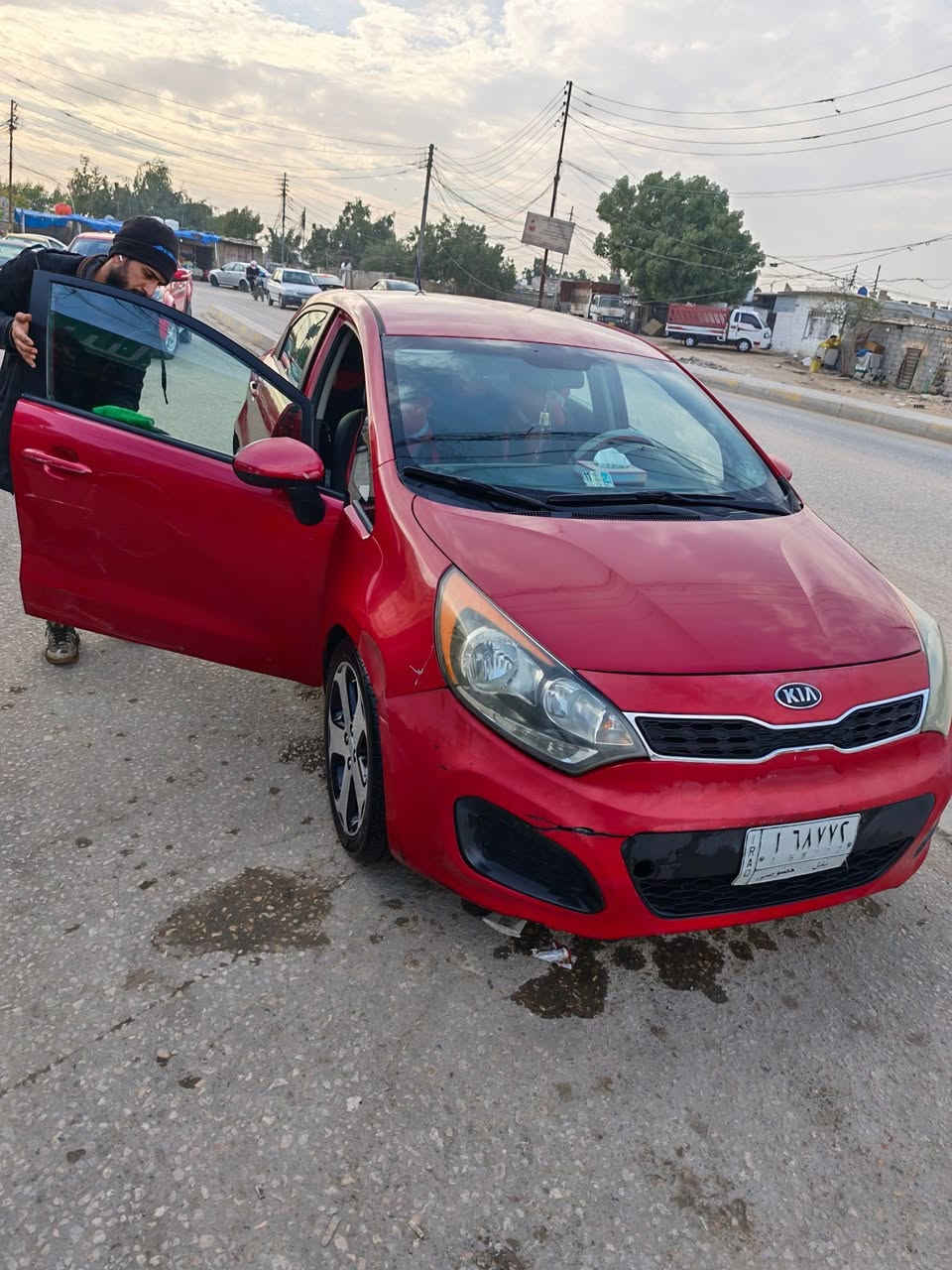 السلام عليكم 
كيا ريو 2013 للبيع فقط
وارد امريكي محرك 1600بيه صبغ الجاملغ الايسر وباب السائق فقط وبيه جراد بسيط بالقمارة..سيارة حلوه وبلادية ماشيه 44 الف  ميل حقيقي
رقم بابل باسمي السعر 70وبيه مجال بسيط
للاستفسار الاتصال على ***********
