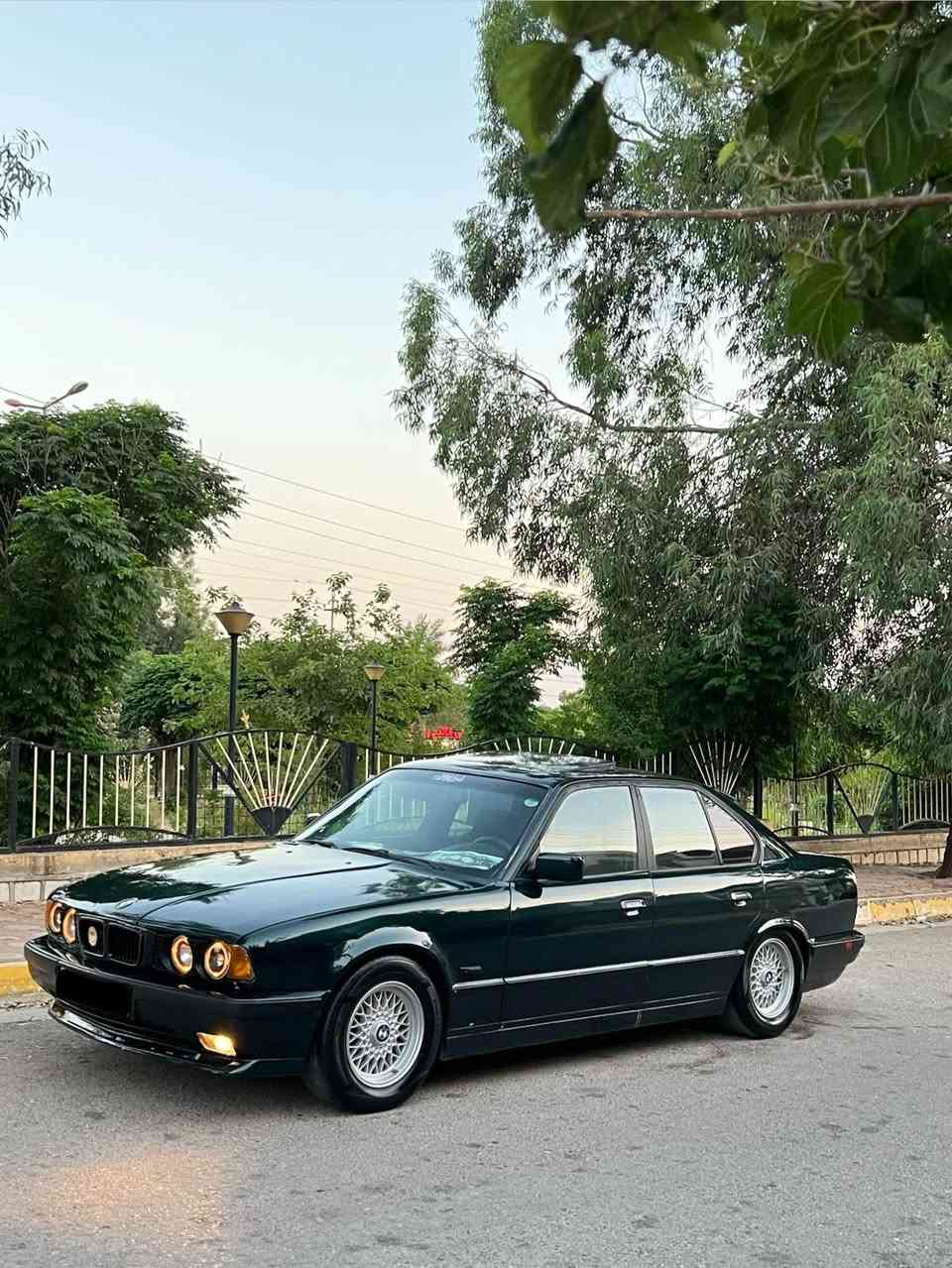 Bmw525iA

BMW 1993 E(34)    (525iA)
Car for sale…!!!
للبيع…! 
***********
بيئيم موديل1993
فول فول
ئارم پلاستیک سلێمانی
سه ياره يه كي نمونه له جواني 
مه كينە٥٢٥کەپس
گێر تۆماتیک 
 سلفو تەبرید❄️
جام كاره بايي
لایت ئەلقە
پێش پان
٧بالیف
دەبل ئیرباگ
ناو فۆرمیکا
٤ تایەو ویلی لۆک 
پێشی تازە داگیراوە
هەموو گیانی بەشەرتە   ئارم ئەوەلیات بەشەرتی کۆمپیتەر
موس براوە وەرگەراو هەموو گیانی بەشەرتە
شوێن کۆیە كويسينجاك, أربيل
