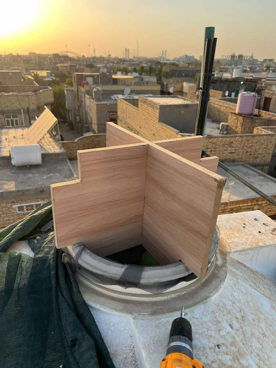 💡 الميلان للديكور.. نَصّبها وعلينا التبريد! ☀️🏡
هل تبحث عن حل ذكي وفعال لتبريد تانكي الماء؟ الميلان للديكور يقدم لكم الحل الأقوى والأجمل!
هياكلنا الخشبية المصممة بعناية ليست مجرد قطعة أثاث، بل هي قطعة مهندسة لتوزيع مثالي للهواء وتخفيف درجات الحرارة لضمان ماء بارد ومنعش لكم ولعائلتكم.
لا تدعوا حرارة الصيف تقلقكم، اجعلوا تجربة التبريد مريحة مع هياكلنا (هيكل قوي، تداخل متين، وسهولة تامة في التركيب) بتصميم عصري يزين سطح بيتكم، لضمان استمتاعكم بماء بارد طوال اليوم.

🟢 السعر: 10,000 دينار فقط!
🚚 التوصيل: مجاني بالكامل داخل الناصرية الحبيبة.
📞 للطلب والاستفسار، تواصلوا معنا عبر الرقم التالي:
📱***********
📱***********
⬅️الميلان للديكور - الناصرية - ألواننا وثقافتنا
