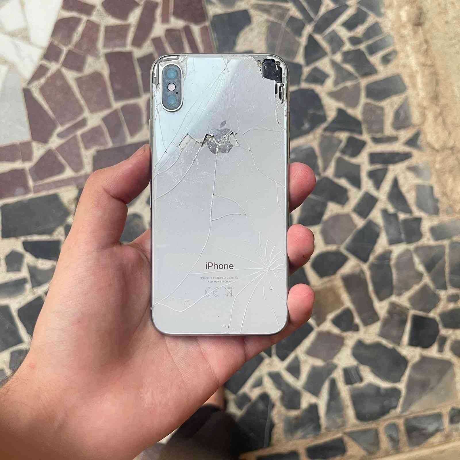 سلام عليكم للبيع اكس عادي فقط بدل شاشة وبطارية 100)( ذاكره 64 سعره 120 وبيه مجال مرواسه شعندك رقمي ***********

