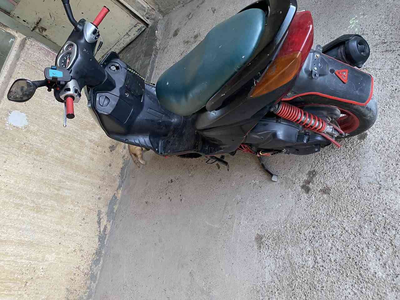 السلام عليكم سكنس نثية كوري بلادي لا مفتوحة ولا بيهة نقص شي كلشي شغال بيهة  للبيع او مراوس سعر 450 الشراي يراسلني خاص او يتصل *********** مكاني الحسينية
