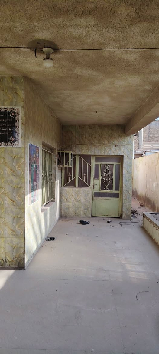 ياالله 
اقره المنشور  وشوف الصور 
يلا تتصل وبالخدمة
بيت بالفلاحية طابقين يقع ع 3 شوارع
صب مسلح وطابق الثاني عكادة نضيفه كلش
مساحته 140 بالسند واقع حال 185
مكانه خلف سيد ابراهيم ابو الانترنيت مقابل مدينه الاحلام مسافه 50 متر ع الشارع الرئيسي قرب صيدلية عالم الدواء
خدمات كاملة من كل النواحي 
البيت سيراميك كامل وشتاكير السطح
بس  متروك صارله فترة  يرادله ترتيب 
عارضه 115 بي مجال 
*********** وتساب+اتصال
