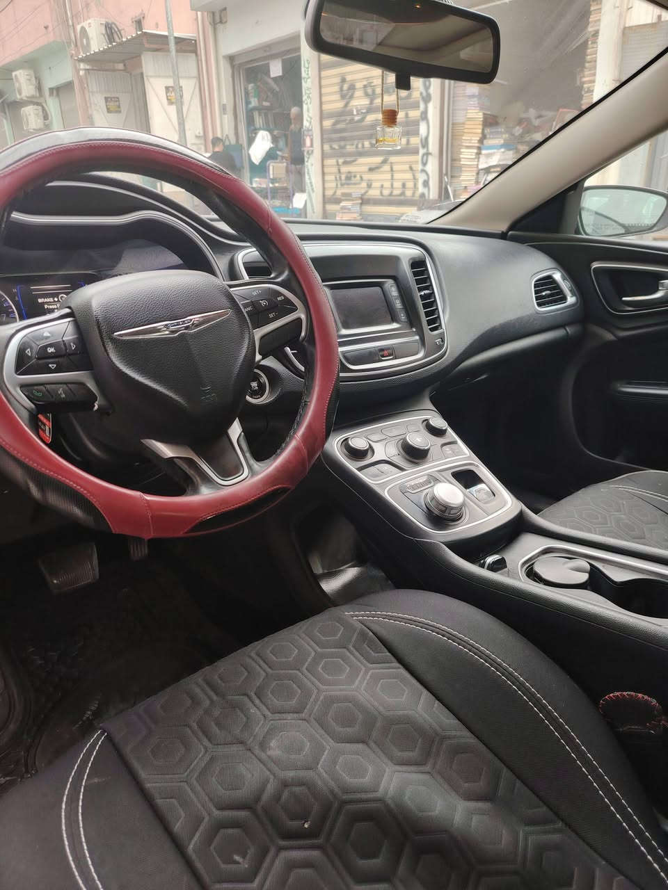 السلام عليكم
للبيع كرايسلر c200 موديل 15 مكينه 2400 كلين تايتل بدون قطره صبغ مكانها موصل الايسر للاستفسار الاتصال على الرقم ***********
