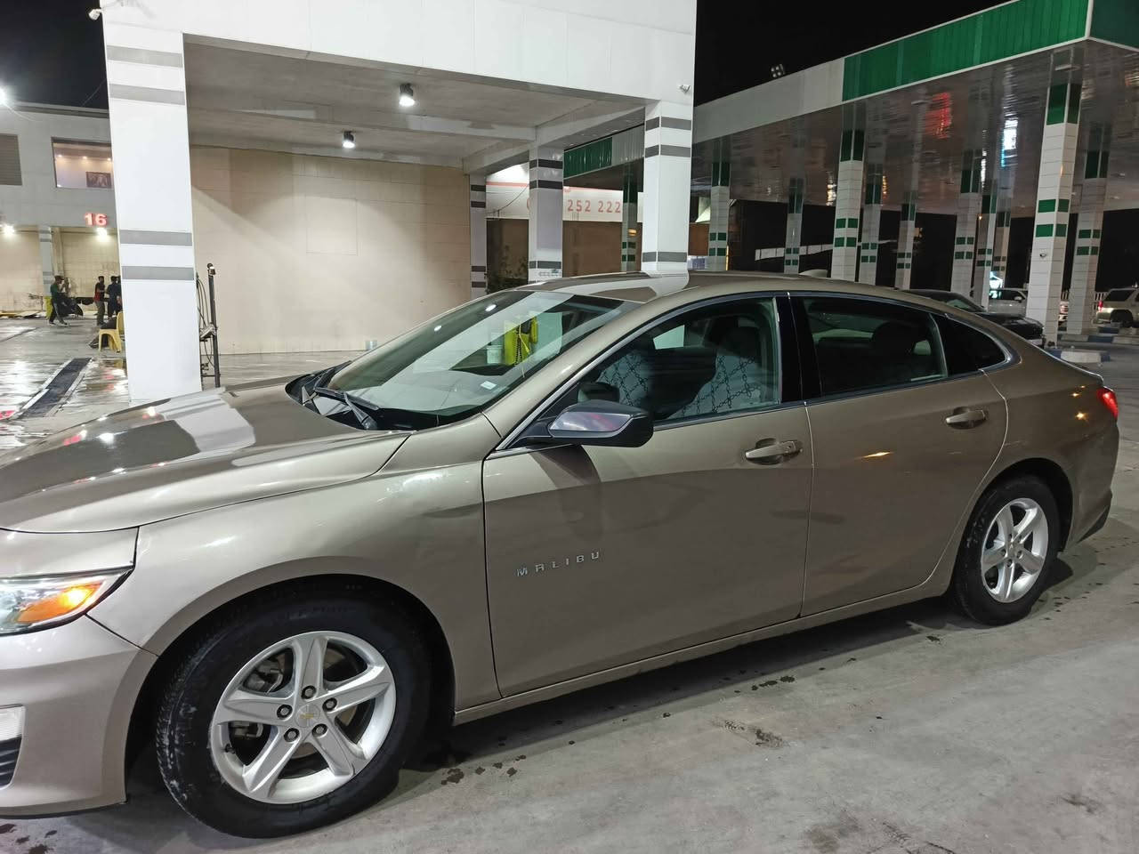 السلام عليكم
شيفروليه ماليبو موديل ٢٠٢٣ لون شمباني 
السيارة جاهزة كير مكينة حدادية ماشية السيارة ٣٢ الف كيلو جديدة السيارة 
حادثها جاملق جهة السايق + بنيد والباقي مكفول 
مكينة ١٥٠٠ تيربو 
داخل لون رصاصي 
السيارة رقم بصرة معوقين والمعوق موجود ولد شاب 
مكان السيارة البصرة شارع ١٤ تموز 
للاستفسار اكثر التواصل واتساب على الرقم *********** البصرة, العراق
