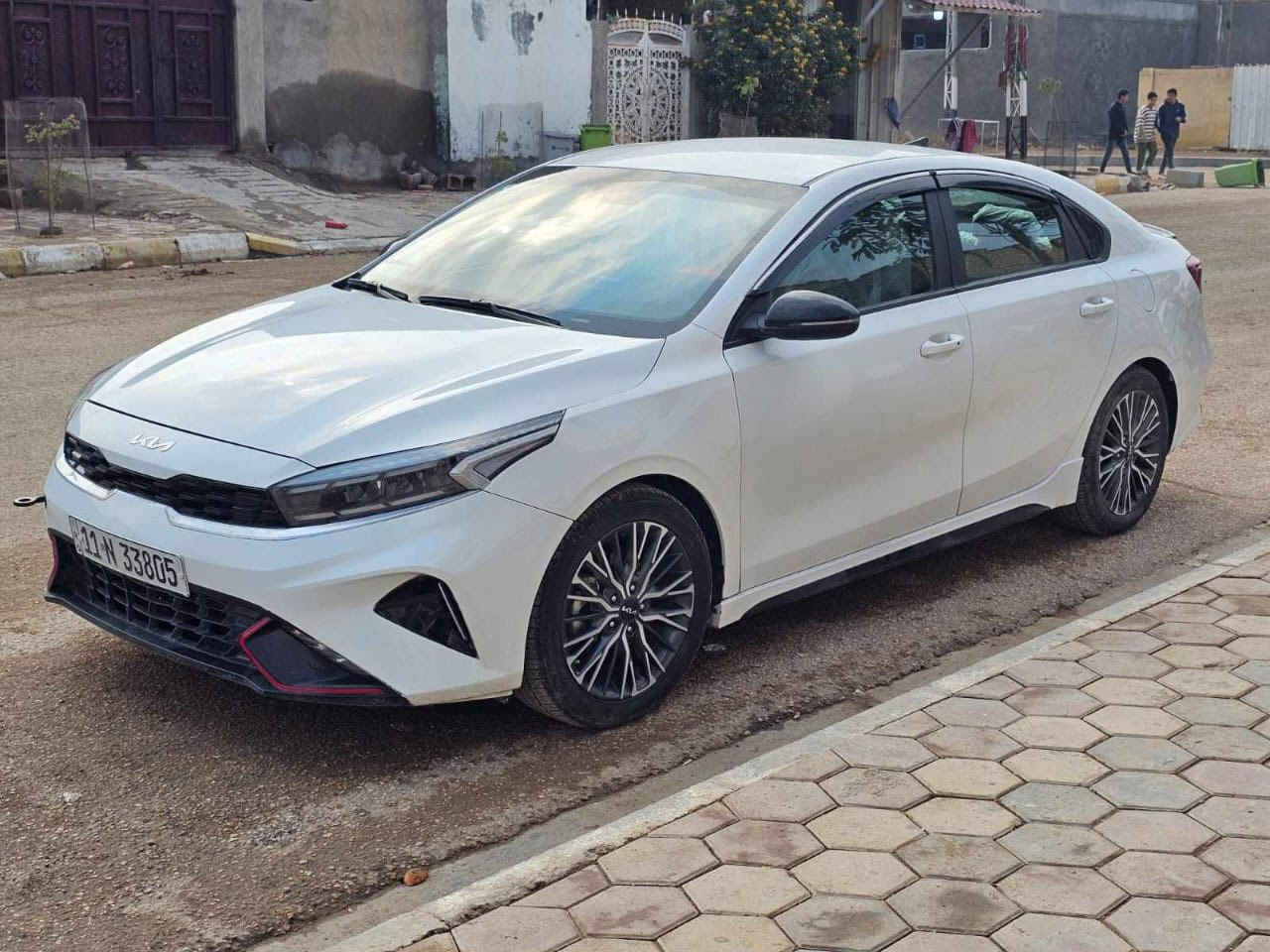 السلام عليكم 

فورتي ٢٣ جي تي لاين 
ماشيه ٤٩ ميل 
باسمي تحويل رقم بغداد 
فول عده الفتحه

‭0 773 369 3528‬
