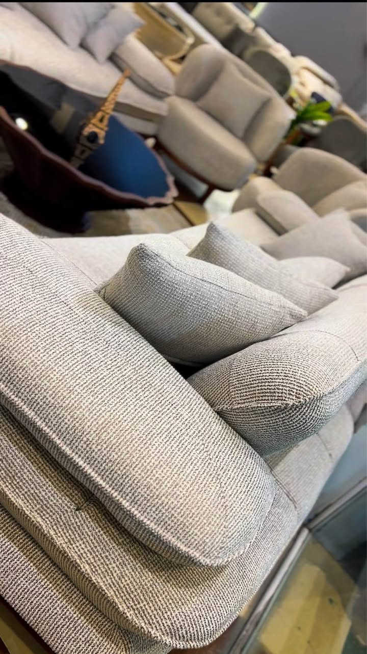 Erbil Mobilya

English

Luxury Zeus Turkish Sofa Set

Beautiful Zeus sofa set from Turkey with a modern curved design.

✔ Seats 10 people
✔ 2 sofas + 4 chairs
✔ Zan wood frame
✔ Premium Chanel fabric
✔ Sliding arms and adjustable backrests (expandable for extra space)
✔ Very comfortable cushions

Available colors:
• Beige & Cream
• Grey
• Full Beige

Perfect for a stylish and elegant living room.

⸻

العربية

طقم كنبات تركي فاخر من ماركة Zeus

طقم كنبات جميل من ماركة Zeus التركية بتصميم عصري ومنحني أنيق.

✔ يتسع لـ 10 أشخاص
✔ كنبتان + 4 كراسي
✔ هيكل من خشب الزان
✔ قماش فاخر شانيل
✔ مساند الأيدي والظهر قابلة للانزلاق والتوسيع لزيادة المساحة
✔ وسائد مريحة جداً

الألوان المتوفرة:
• بيج وكريمي
• رمادي
• بيج كامل

مناسب لغرفة معيشة أنيقة وعصرية.

⸻

کوردی (Kurdish – Sorani)

سێتی قەنەفەی لوکسی تورکی Zeus

سێتی قەنەفەی جوانی براندی Zeus لە تورکیا بە دیزاینی نوێ و قەوسی.

✔ جێی 10 کەس دەگرێت
✔ 2 قەنەفە + 4 کورسی
✔ داری زان (Zan wood)
✔ قوماش شانێل (Chanel fabric)
✔ دەستەکان و پشتەکان سڵاید دەبن و دەتوانرێت گەورەتر بکرێت بۆ شوێنی زیاتر
✔ بالینەکانی زۆر ئارام بەخش

ڕەنگە بەردەستەکان:
• بێجی و کریمی
• ڕەساسی
• بێجی تەواو

گونجاو بۆ ژووری دانیشتنێکی شیک أربيل, العراق


**إذا كنت صاحب هذا الإعلان وتريد حذفه لأي سبب، رجاءا أرسل رسالة إلى الدعم الفني**