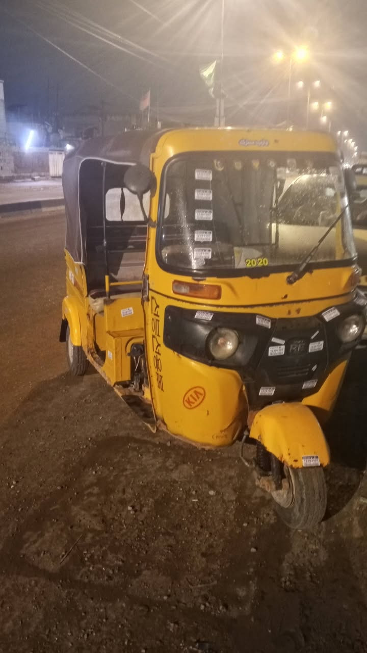 تكتك البيع موديل 18شهر 11 مكينه نضيفه تكتك بيه خياسات صفح وراق كامله بس لوصل مابيه وكفلك حلال وحرام وعشاير مكان بغداد المعامل الحسينيه تكتك كامله سعر 3500وبيه مجال *********** ***********
