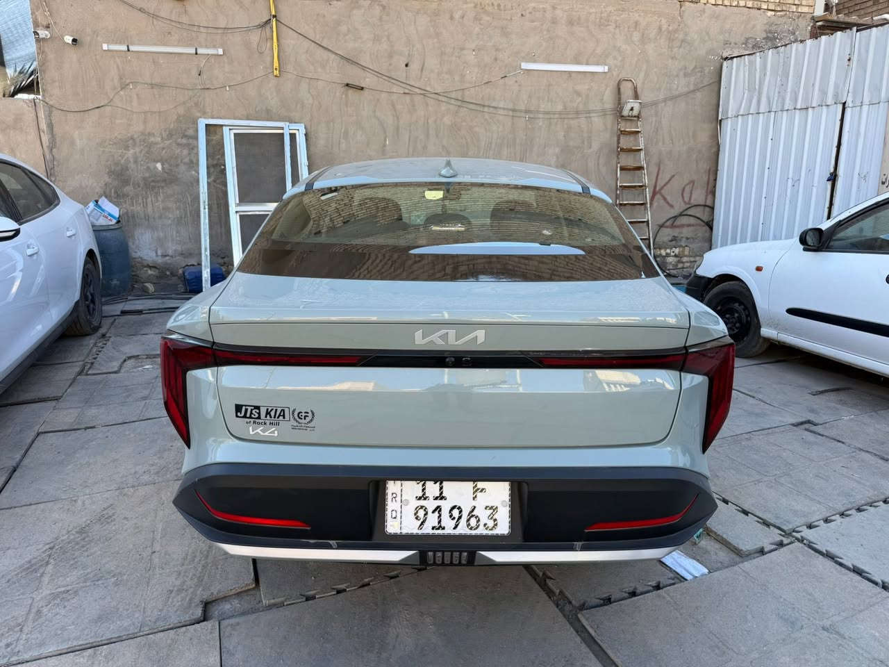 كيا k4 موديل 2025 
لون مميز رقم بغداد تحويل ثاني يوم
حادث بسيط موضح بلصور سونار موجود بالمنشور رباك فقط برده
 مواصفات EX فول عدا الفتحه 
محرك 2000 دوش / كير ايتي شاشة كبيره متصل تبريد لمس مع كاميرا دواره/ تحكم ستيرن كروز سرعة مانع انزلاق تحديد مسار/ وضعيات قيادة مود درايف/تبريد بيانو /تشغيل عن بعد/
سايد بريك دكمة/ ويل كب بلاد/ راذار امامي وجانبي/ وخلفي وبعد هواي بيه موصفات  السيارة جديده وضع زيرو ماشيه 24
مكاني شاطى التاجي منطقه الطي يم جسر الدوار السعر 175 
***********
