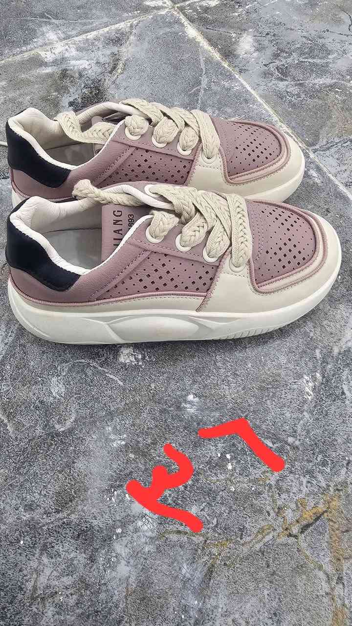 السلام عليكم
احذيه رجاليه جديده ع ٥ القطعه 
وبيهن اطفال شي قليل من ٣٧ قياس و ٣٦


**إذا كنت صاحب هذا الإعلان وتريد حذفه لأي سبب، رجاءا أرسل رسالة إلى الدعم الفني**