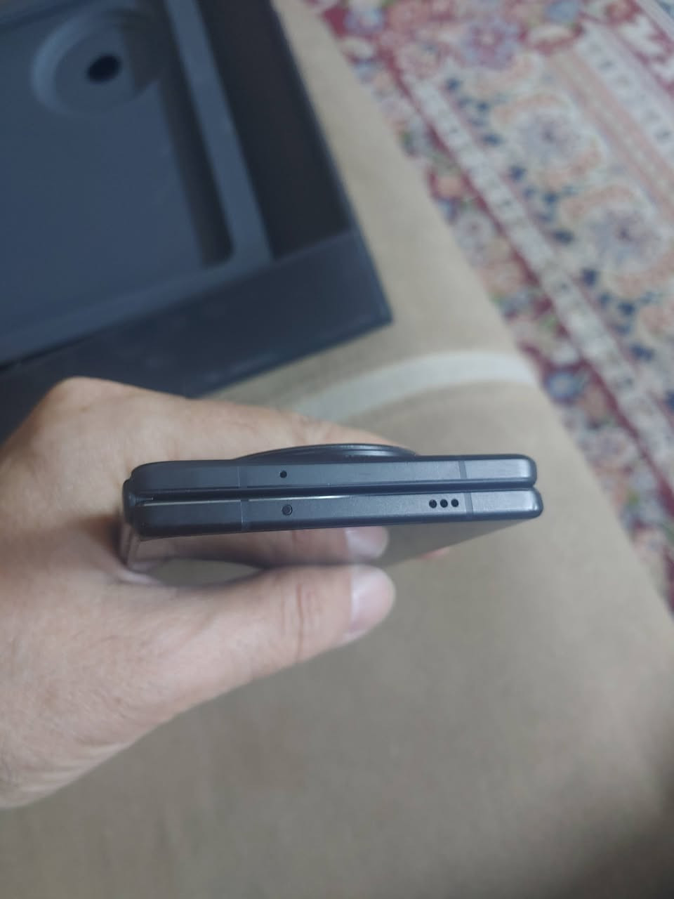 فيفو X Fold 3 Pro ذاكره 512 رام 16 نسخة عالميه شريحتين الفولد الوحيد الي بيه بصمتين بالشاشه الداخليه والخارجيه نظيف جدا وياه شاحنته الاصليه 129 واط وكارتونه.
السعر مليون و 200 قفل 
للاتصال  ***********
يوجد توصيل لكل العراق
