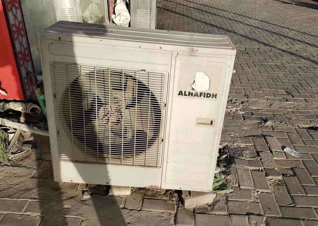 مكلف بالنشر
سبلت كنتوري ٣ طن الحافظ
نظيف وتبريد حلوة
السعر ٦٥٠ الف قفل 
مكان السماوه كاع باني
***********
