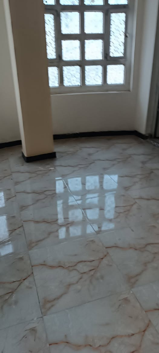 السلام عليكم 
معروض للايجار شقه نظيفه جدا في منطقة حي الحسين الشارع الرئيسي قرب جامعة العين 
تحتوي على 
استقبال وصاله وغرفه ومطبخ وصحيات 
تصلح لعائلة صغيره 
الايجار الشهري (٣٠٠) الف شهرياً 
للاستفسار الاتصال واتساب 
***********
مكتب المدار الذهبي للعقار
