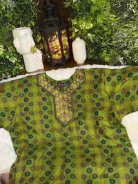 قطع ملابس • توصيل • للبيع