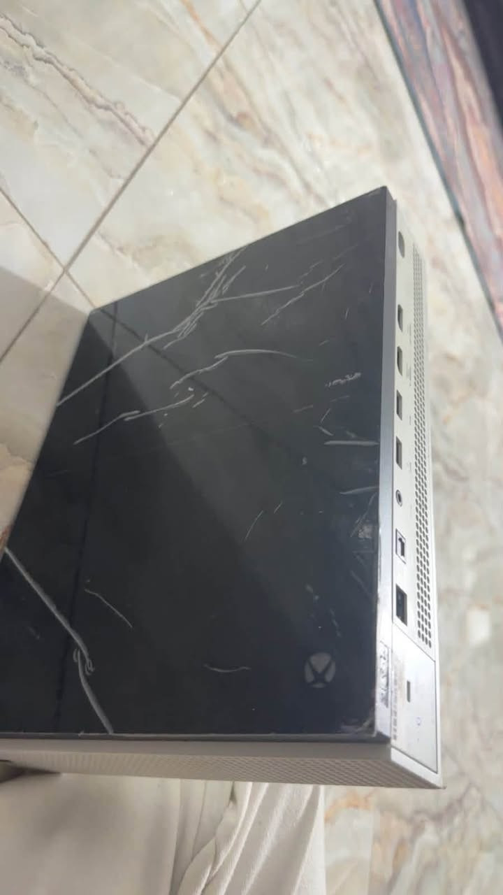 جهاز اكس بوكس وان اس 
نضافة ٩٩

ذاكرة نص تيره 

الجهاز لوك ستيكر بعده بضمانه سبب البيع اريد اشتري بيسي

جويستك اصليه مو تجاري
وياه جوستك ثانيه زركه يرادلهة تنضيف لين تشمر 

وبي العاب جي تي اي 5 وبي فورتنايت ورددت تو وهواي العاب وكلفد يوتي

السعر 170 

المكان بغداد البلديات

تواصل ***********

