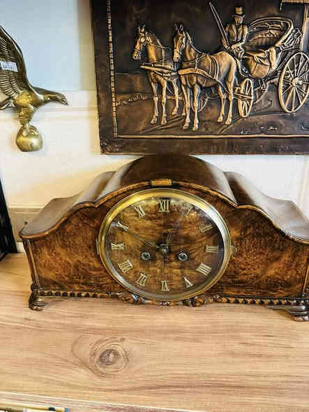 ساعة المانية تكويك جرص عند راس الساعه ومنتصف الساعه نظافة تامة ماكنة نحاس
*********** واتساب المحل في السليمانية يوجد توصيل
